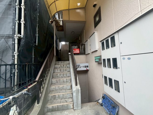 安井ビルのエントランス