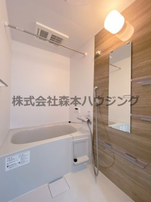 【浴室】 | 　ピレーネ北条Ⅰ | ※同タイプ別室の写真となります。
　設備内容や内装色調など相違がある場合は実際のお部屋の現状優先となります。