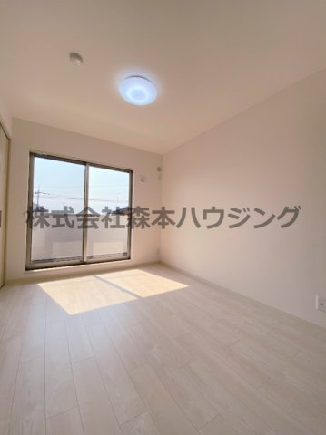 【洋室】 | 　ピレーネ北条Ⅰ | ※同タイプ別室の写真となります。
　設備内容や内装色調など相違がある場合は実際のお部屋の現状優先となります。