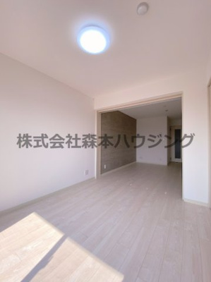 【洋室】 | 　ピレーネ北条Ⅰ | ※同タイプ別室の写真となります。
　設備内容や内装色調など相違がある場合は実際のお部屋の現状優先となります。