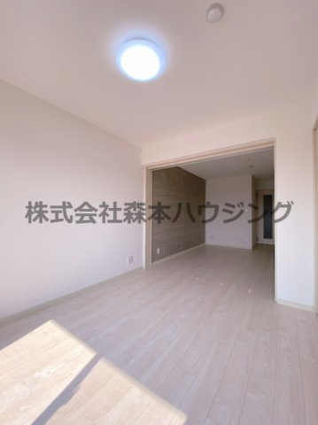 【洋室】 | 　ピレーネ北条Ⅰ | ※同タイプ別室の写真となります。
　設備内容や内装色調など相違がある場合は実際のお部屋の現状優先となります。