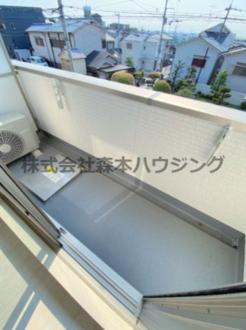 【バルコニー】 | 　ピレーネ北条Ⅰ | ※同タイプ別室の写真となります。
　設備内容や内装色調など相違がある場合は実際のお部屋の現状優先となります。
