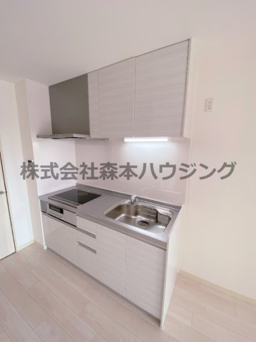 【キッチン】 | 　ピレーネ北条Ⅰ | ※同タイプ別室の写真となります。
　設備内容や内装色調など相違がある場合は実際のお部屋の現状優先となります。
