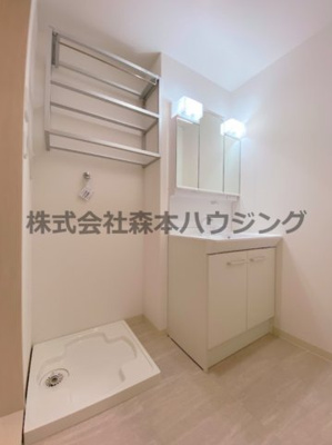 【洗面所】 | 　ピレーネ北条Ⅰ | ※同タイプ別室の写真となります。
　設備内容や内装色調など相違がある場合は実際のお部屋の現状優先となります。