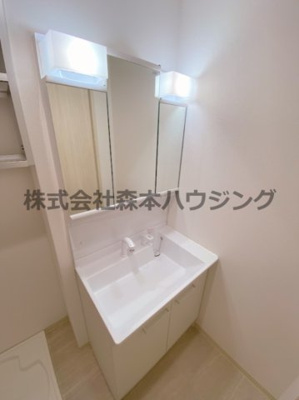 【独立洗面台】 | 　ピレーネ北条Ⅰ | ※同タイプ別室の写真となります。
　設備内容や内装色調など相違がある場合は実際のお部屋の現状優先となります。