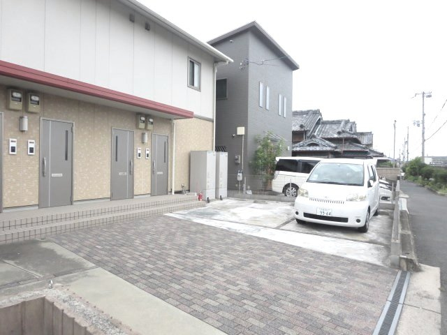 プランドールＳ棟の駐車場