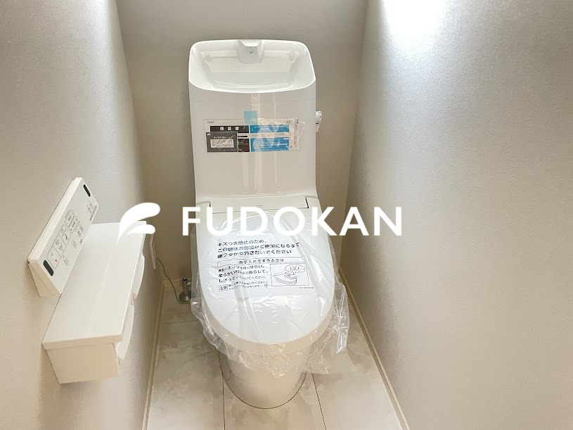 天童市柏木町【新築建売】リリーフC棟のトイレ|節水タイプのトイレは水道代の節約に繋がります。