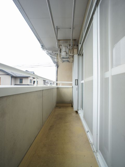 【バルコニー】 | アレストカネコ1棟 | 日当たり良好！お洗濯物がたくさん干せます♪