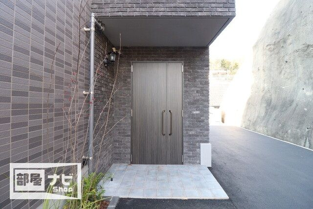 クレール東福山のエントランス