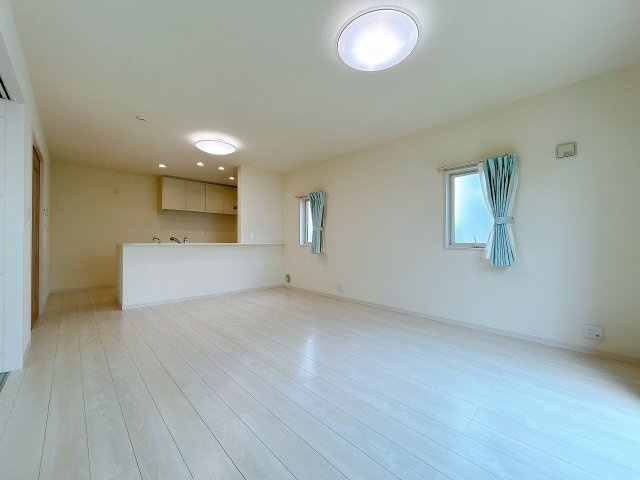 中古戸建　岐阜市日野南3丁目　令和3年築の居間・リビング
