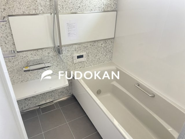天童市柏木町【新築建売】リリーフD棟の浴室|広々浴室は、ゆったりとくつろいで疲れを癒す空間です。