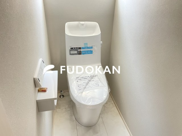 天童市柏木町【新築建売】リリーフD棟のトイレ|節水タイプのトイレは水道代の節約に繋がります。