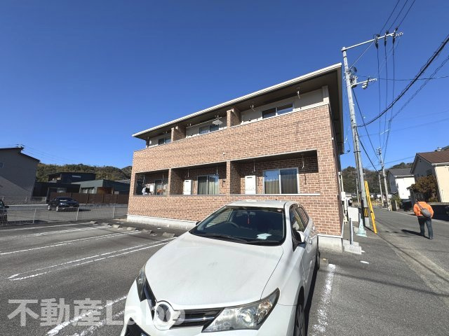 フィールグラッドBの駐車場