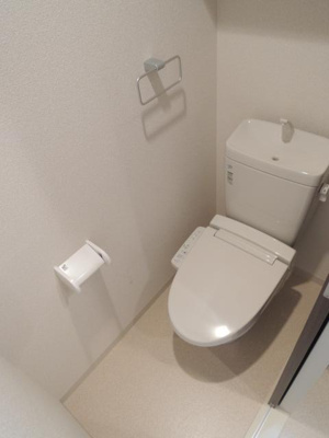 【トイレ】 | ラグゼドーム前1 | 落ち着いた色調のトイレです