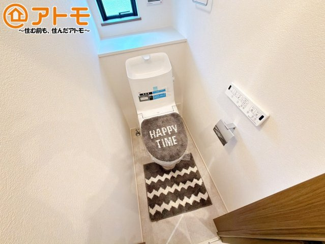 【トイレ】 | 沼津市大岡3期　新築一戸建て　全1棟 | 窓があり換気もすぐにできる、清潔感のあるトイレです♪