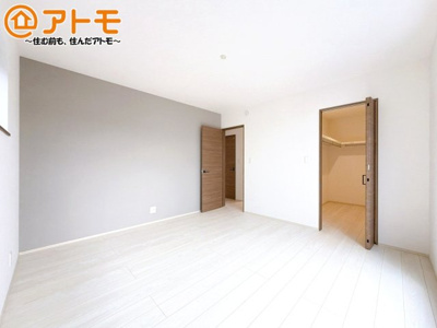 【寝室】 | 沼津市大岡3期　新築一戸建て　全1棟 | 毎日すごす部屋の広さや陽当りも気になるポイントですね！現地で体感してみてください♪