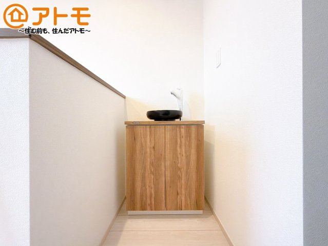 【内装】 | 沼津市大岡3期　新築一戸建て　全1棟 | セカンド洗面台は、1階まで降りずに歯磨き等できて身支度がスムーズになります☆