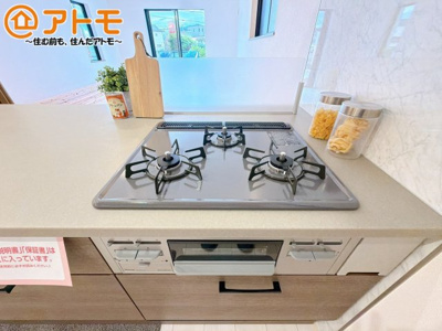 【設備】 | 沼津市大岡3期　新築一戸建て　全1棟 | ３口コンロは使い勝手がよくお料理も楽しくなりそうです♪