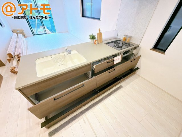 【キッチン】 | 沼津市大岡3期　新築一戸建て　全1棟 | 設備充実♪お手入れらくらく♪収納豊富♪使い勝手の良いキッチンです！
