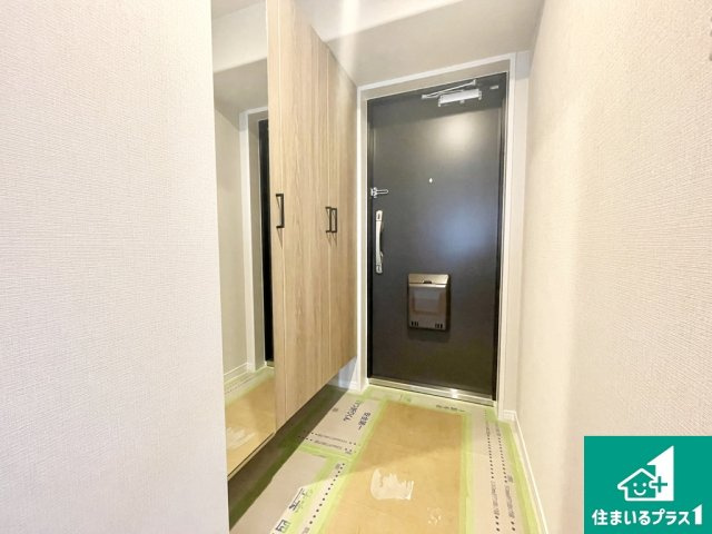 レックスガーデン堺東の玄関|鏡つきの大きなシューズボックスつきです！【現地写真】