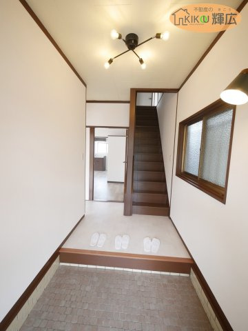 姫路市下手野4丁目　中古戸建の玄関
