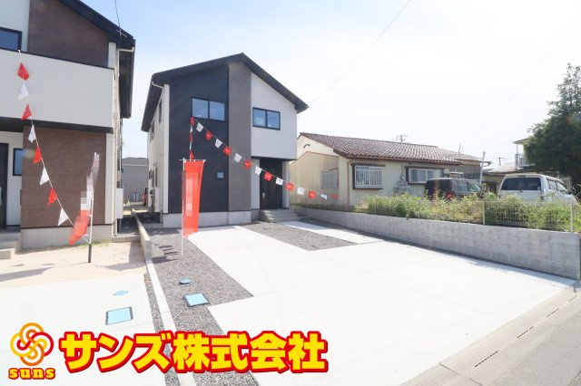 郡山市富久山町福原字町田　　　  １号棟　　　明健小学校、明健中学区　の外観|北東側から見た駐車場を含む外観♪