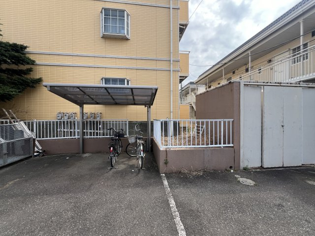 つくば市花畑３丁目　２棟売マンションの駐輪場