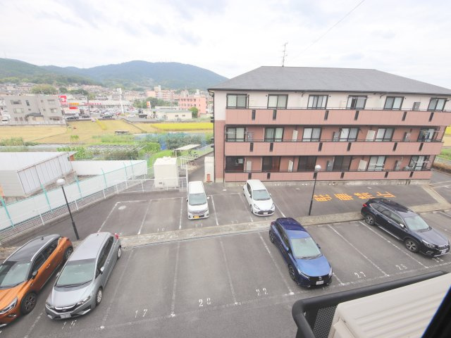 リビングタウン南生駒Aの駐車場