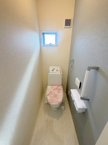 三郷市鷹野1丁目　新築戸建　全2棟　1号棟のトイレ|2階のトイレです