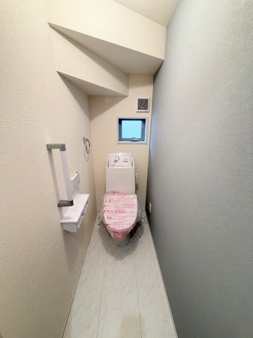 三郷市鷹野1丁目　新築戸建　全2棟　1号棟のトイレ|1階のトイレです