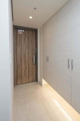 【玄関】 | パークアクシス御成門 | ※写真は同タイプ住戸です。