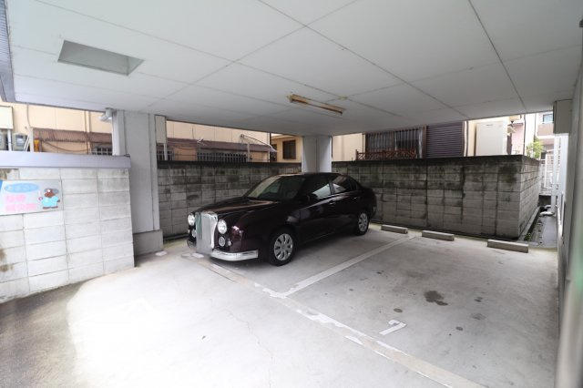 Am’scourtの駐車場|駐車場があるので、車を買う予定の方も安心です