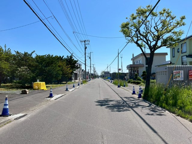 星置２条７丁目 １号地の前面道路含む現地写真|本地前面道路 幅員１２．７ｍ