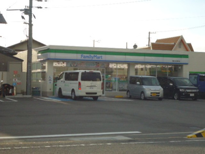 【周辺】 | Ｌａ　Ｃａｓａ　戎 | ファミリーマート和歌山秋葉町店まで1,015ｍ