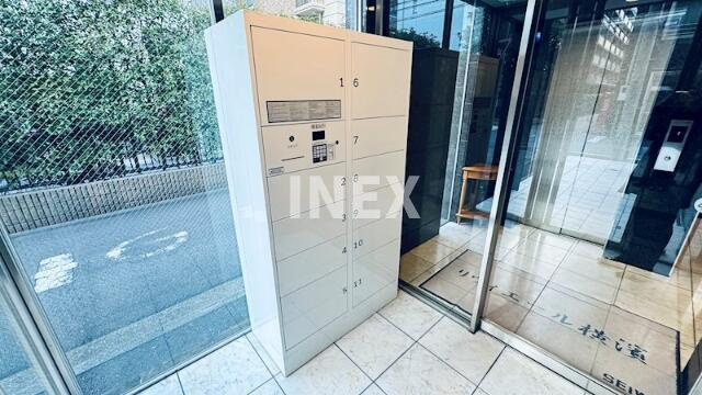 横浜市西区中央２丁目の賃貸マンションのエントランス