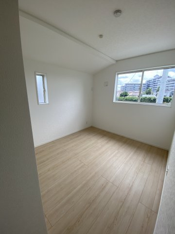 松戸市六実第１２の洋室