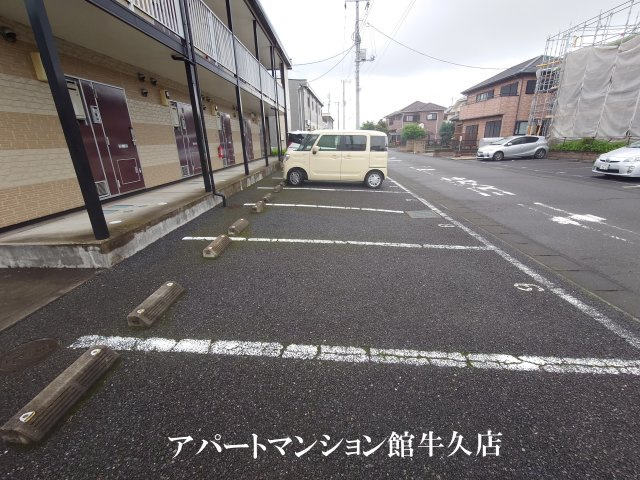レオパレスHYTⅡの駐車場