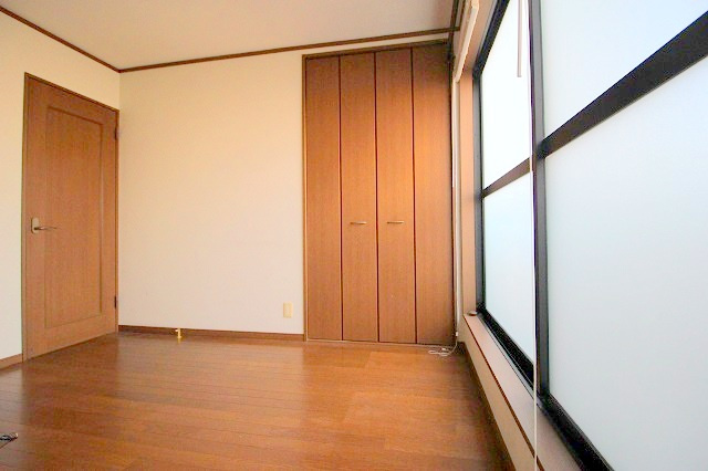 【洋室】 | □■上神田二丁目　一戸建て■□ | ３階洋室は回遊動線になっています。