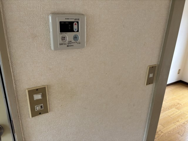 給湯リモコンでキッチンとお風呂の温度を調節出来て便利です♪