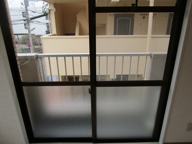 バルコニーからの眺望は目の前に別のマンションがございます♪