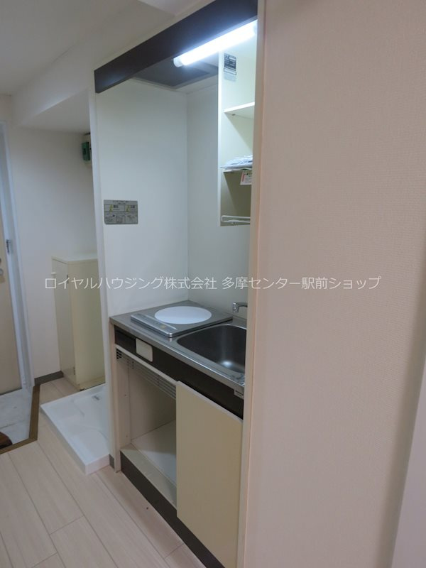 一口のIHクッキングヒーター付き。室内洗濯機置場と靴箱付き♪