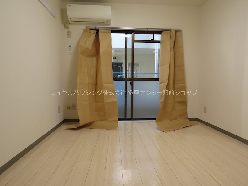 北東向き２階の洋室６帖です。エアコン付きです♪