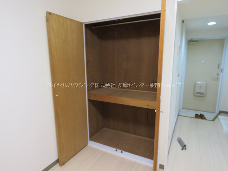 クローゼットは奥行きがありたくさんの物が入ります♪