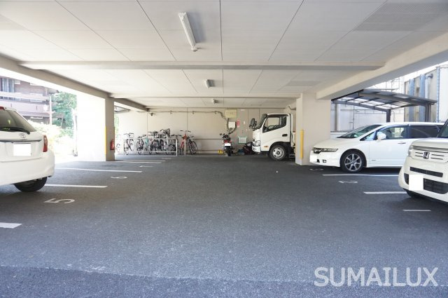 ビュークレスト京町  の駐車場
