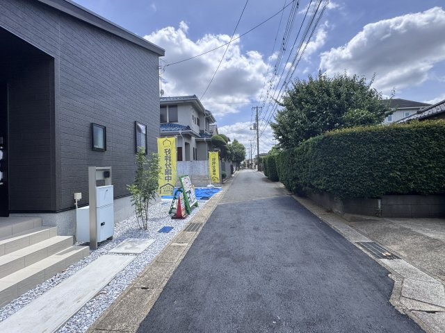 松戸市小金新築戸建【栗ケ沢小学校：10分】の前面道路含む現地写真|北西側前面道路