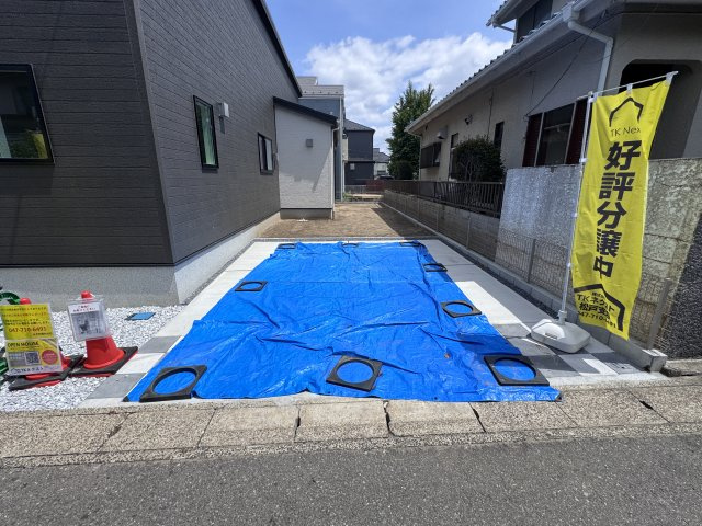 松戸市小金新築戸建【栗ケ沢小学校：10分】の駐車場|南側駐車スペース・2台駐車可