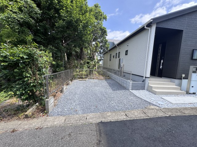 松戸市小金新築戸建【栗ケ沢小学校：10分】の駐車場|北側駐車スペース