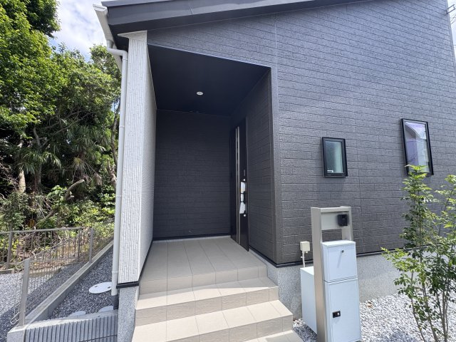 松戸市小金新築戸建【栗ケ沢小学校：10分】のエントランス|エントランス・玄関ポーチ