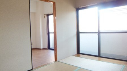トモヨシフラットの居間・リビング|ペットの飼育が可能です