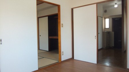 トモヨシフラットの居間・リビング|洋室6帖